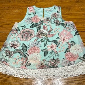 Chenault floral sleeveless top with lace detail at hem. Size Medium.